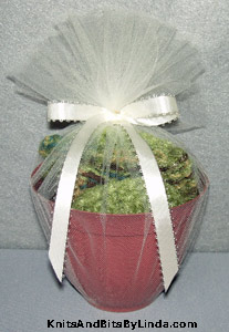 kitchen scrubbie gift set with tudor yarn and olive netting